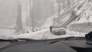 Snowfall on KishtwarSinthanSrinagar NH 244 as temperature dips in JampK following rains in plan area [upl. by Meyers495]