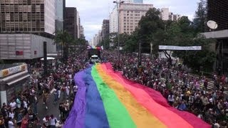 La Gay Pride de Sao Paulo fête la légalisation du mariage gay [upl. by Anoo289]