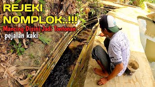 REJEKI NOMPLOK Mancing Diselokan Tengah Pemukiman Warga [upl. by Einram]