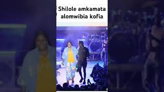 SHILOLE AKAMATA MWIZI KWENYE STAGE [upl. by Zacharie]