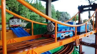 Plarail toy ☆Thomas the Tank Engine runs on the throbbing mountain and wobbly bridge course [upl. by Kowal12]