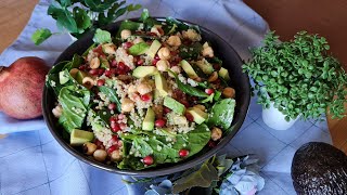 Salată cu quinoa alune rodie și avocado [upl. by Bergman]