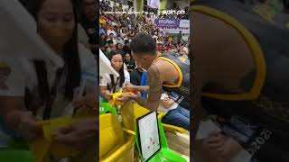 WATCH Calvin Abueva signs fans jerseys in PBAAllStar game in Iloilo shorts [upl. by Airlee]