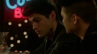 Shadowhunters 2x06  Alec è geloso del passato di Magnus  Primo appuntamento Malec [upl. by Aihsenrad]