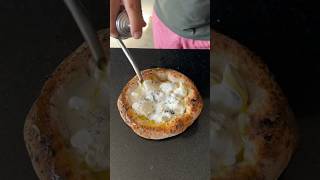 Pizza with Stracciatella ice cream pizza pizzaria pizzadelivery pizzariadelivery vegan [upl. by Lonnie]