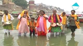 India Vs Pakistan To woo fortune this cricket fan plays Shehnai in Ganga [upl. by Stanley]