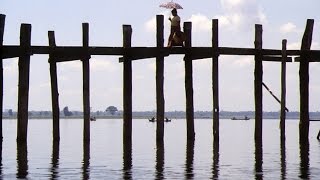 Myanmar U Bein  Lago Taungthaman  Monastero di Mahagandayon Video [upl. by Arrimat]