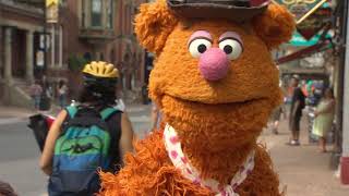 Fozzie Bears surprise appearance on th 6 pm news [upl. by Encratia]