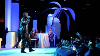 R Kelly quotI Believe I Can Flyquot Live in Las Vegas [upl. by Aneroc]