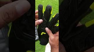 REUSCH ATTRACKT Freegel Gold Finger Support [upl. by Wiburg757]