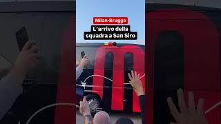 MilanBrugge il pullman dei rossoneri arriva a San Siro [upl. by Swor]