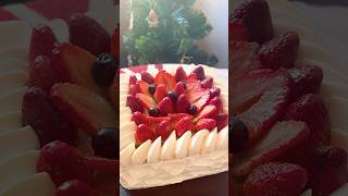 How to decorate a Berry Chantilly Cake cake [upl. by Sanez]