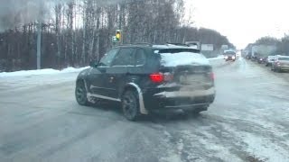 BMW X5 Unfall Crash Accident Wypadek  You should drive faster crossing the corner [upl. by Jeu]