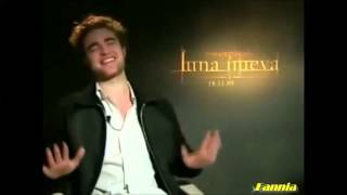 Robert Pattinson Hablando Español [upl. by Wildee]