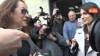 M5S ROMA PAOLA TAVERNA ACCOGLIE LA RAGGI ALLA PERIFERIA DEL VI MUNICIPIO [upl. by Neuberger368]