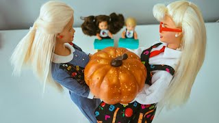 1995 Teacher Barbie Розпаковка огляд і порівняння 2х Барбі вчительок з різних епох [upl. by Ahsieyt]