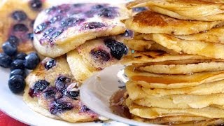 Przepis na najlepsze American Pancakes z syropem klonowym i borówkami [upl. by Battista729]