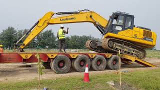 How to load excavator in trailer excavator loading video on frailer video excavator [upl. by Madanhoj]