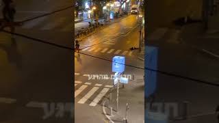 פיגוע ירי בדיזינגוף בתל אביב ברגעים אלו הפרטים בתיאור [upl. by Xaviera]