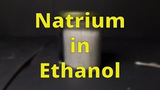 Natrium in Ethanol  Schulexperimente [upl. by Welker]