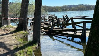 Il maltempo distrugge la passerella sul lago a Gavirate [upl. by Arney]