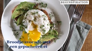 Broodje avocado met een gepocheerd ei [upl. by Galan13]