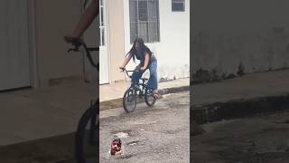 10La bicicleta🚴sorpresa😄😄 shortsfeed comedy [upl. by Auqinihs]