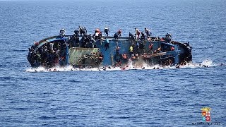 880 migrants morts en Méditerranée la semaine dernière [upl. by Siletotsira]