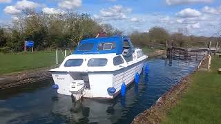 A breakdown A fix A sunny cruise with a little helper Grand Union CanalCheddington  Pitstone [upl. by Wynnie]