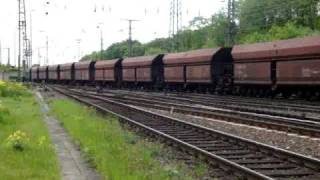 RD 189 041 en 189 037 met Automatische Koppelingen met een beladen ertstrein [upl. by Krahling]