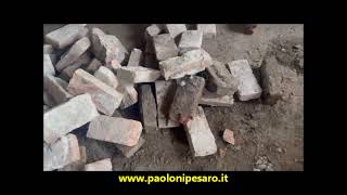 Paoloni machine cleaning reclaimed old bricks [upl. by Camile948]