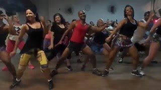 Coreografia Berimbau Metalizado  Ivete Sangalo  Prof Brunno Pereira  Academia Vibe FIT [upl. by Jacquenetta]