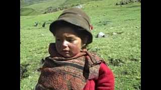 José Cusi Speaks Quechua with Andean girl on Lares Hike [upl. by Catriona]