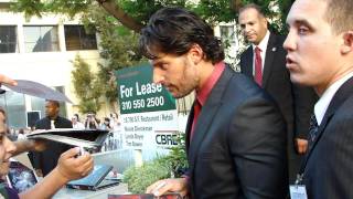 Joe Manganiello signs autographs for fans looking hot at the true blood season 4 premiereMP4 [upl. by Navar]