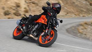 2024 KTM 990 Duke Review  Call It The quotSuper Duke Litequot [upl. by Mariette288]