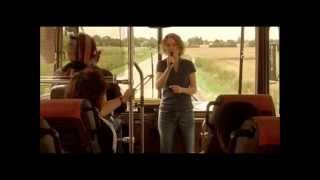 Nos jours heureux  Caroline chante dans le bus [upl. by Lanette938]