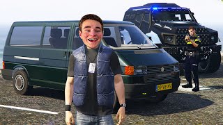 POLITIE INSURGENT vs DON IN HET BUSSIE  GTA 5 Politie en boefje [upl. by Natsyrt50]