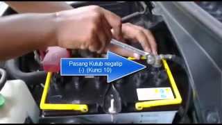 Cara Ganti Aki Mobil Suzuki Ertiga [upl. by Sadnalor]