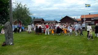 Midsommarfirande i Rönnäs Leksand Dalarna Sverige år 2012 10 [upl. by Vallery]