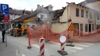 Rušenje kuće u Njegoševoj ulici The Demolition of the House in Njegoševa Street [upl. by Nyrahtak945]