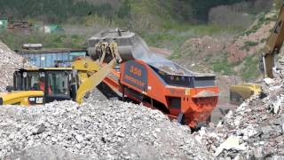 ARJES Impaktor 350  Bauschuttzerkleinerung  Crushing CampD debris [upl. by Ayotal861]