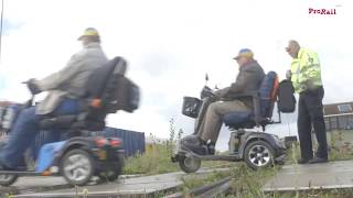 Scootmobielcursus op de overweg [upl. by Adekram]