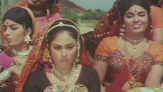 Champa Chameli Kaahe Tahre  Lata Mangeshkar Jaya Bhaduri Gaai Aur Gauri Song [upl. by Jaynell]