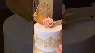 Gorgeous glossy buttercream flower cake short shorts cake cakedecorating cakedecoratingtips [upl. by Gintz]