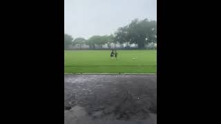 BERNARDO JOGANDO BOLA ABD NA CHUVA  futebol brincadera diversão crianças clube [upl. by Aiduan]