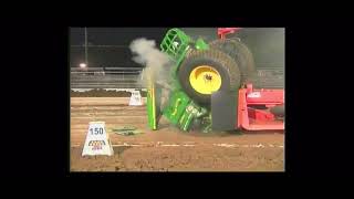 Tomah Tractor Pull 2017 Buck Fever crash [upl. by Gio]