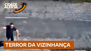 Vizinho quebra hidrante e ameaça moradora [upl. by Aiyn]