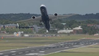 Boeing 7879 Dreamliner Impressive flying display at Farnborough Airshow 2014 [upl. by Hasina370]