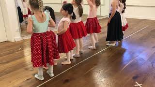 Ne parlons pas de Bruno  LA FAMILLE MADRIGAL  Chanson et danse pour enfants [upl. by Notyap]