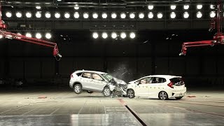 Crash Test  HONDA CRV vs FIT ASEAN NCAP [upl. by Lairea]